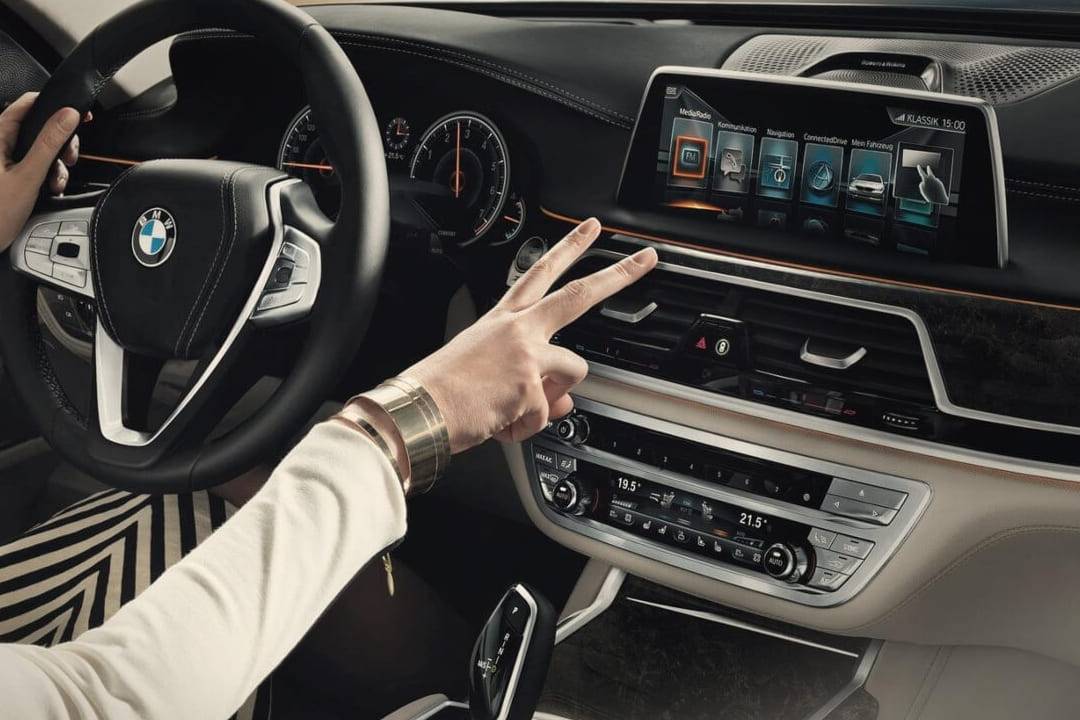 How does BMW gesture control work?
