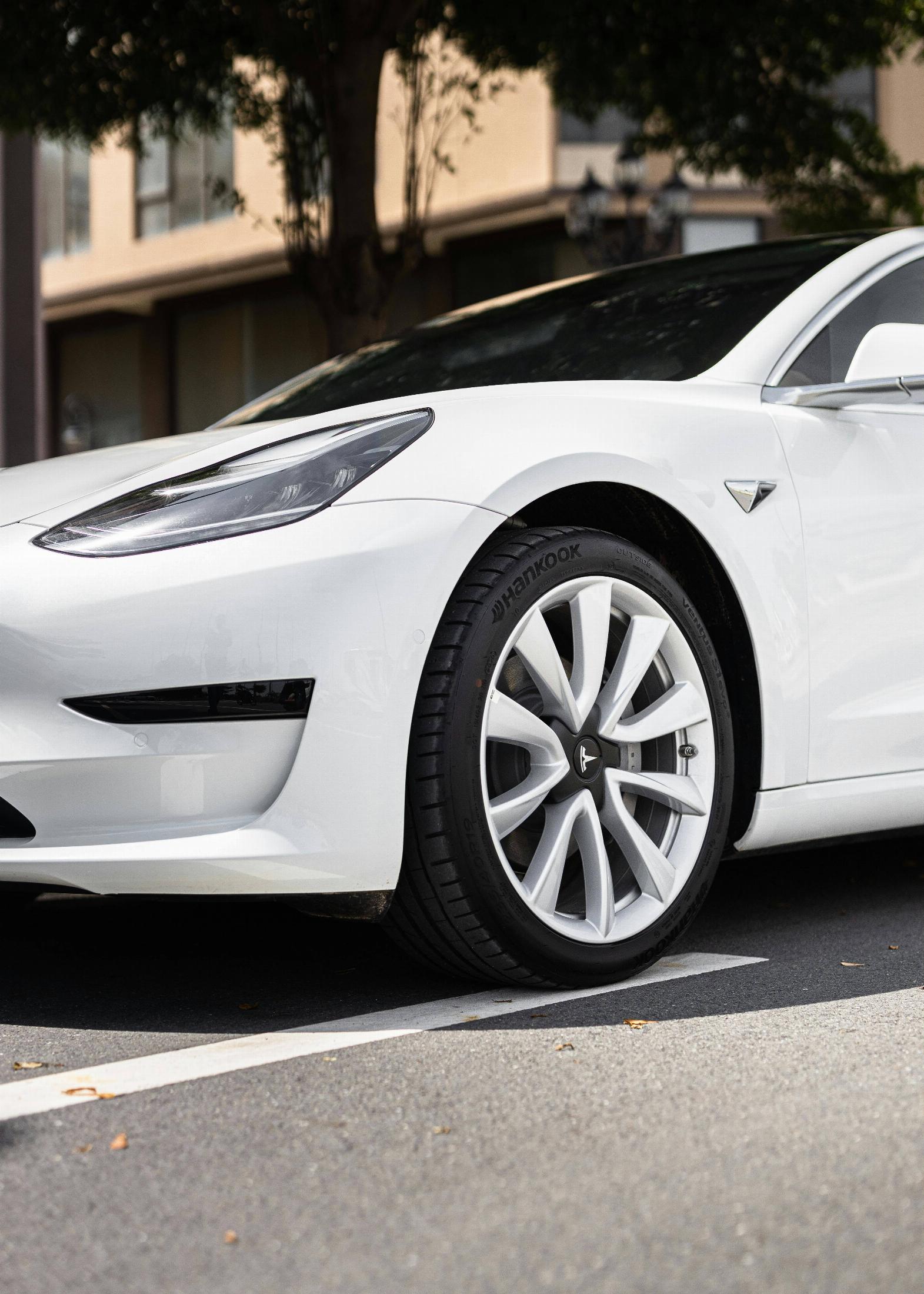 What Tires Does Tesla Use from the Factory