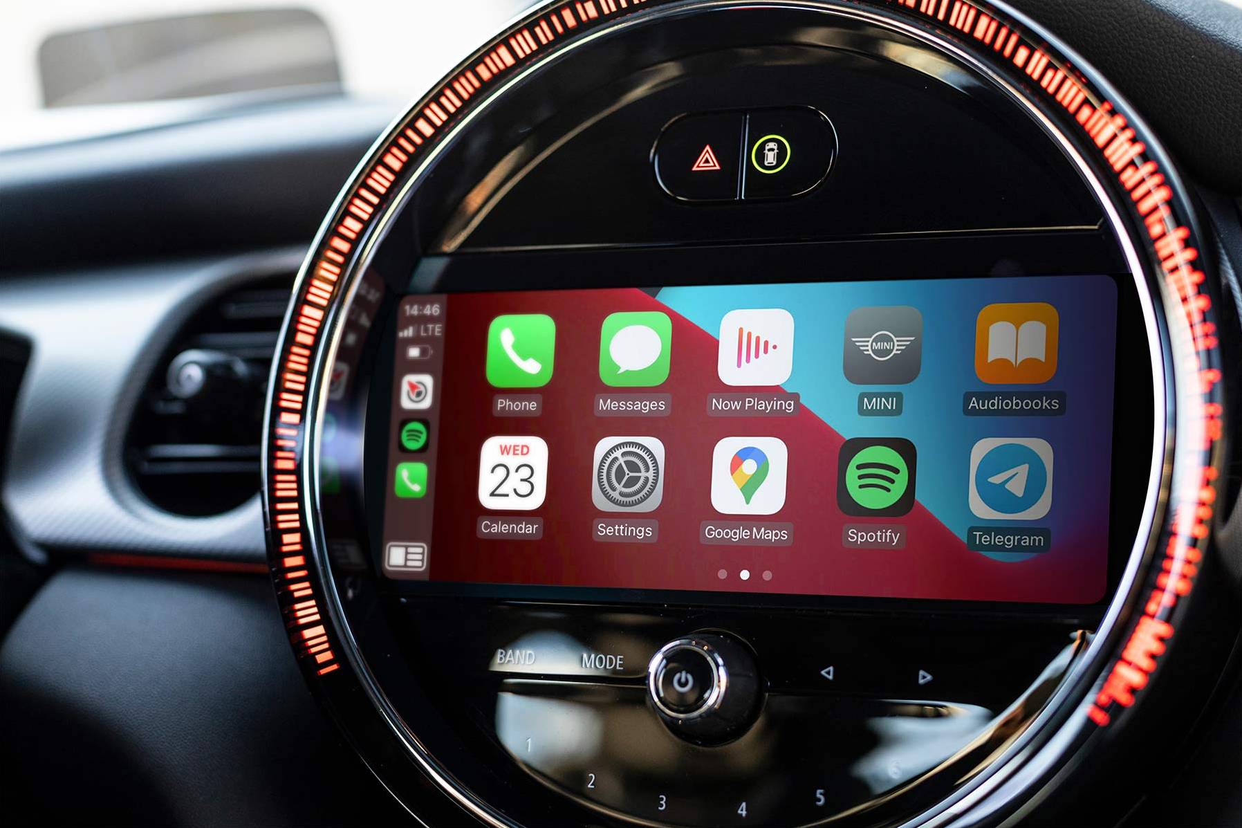 Full-screen CarPlay